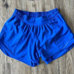 Lululemon Hotty hot 4-inch shorts. Size 4 Tall.